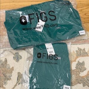 Figs Green Scrub Bundle Sydney Jacket and Jogger pants. XS BNWT